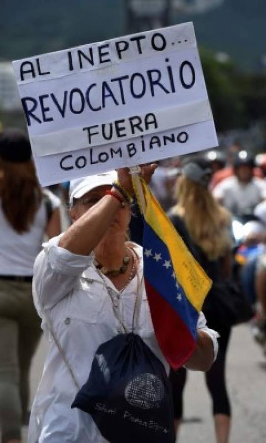 Oposición venezolana convoca huelga general de 12 horas el viernes