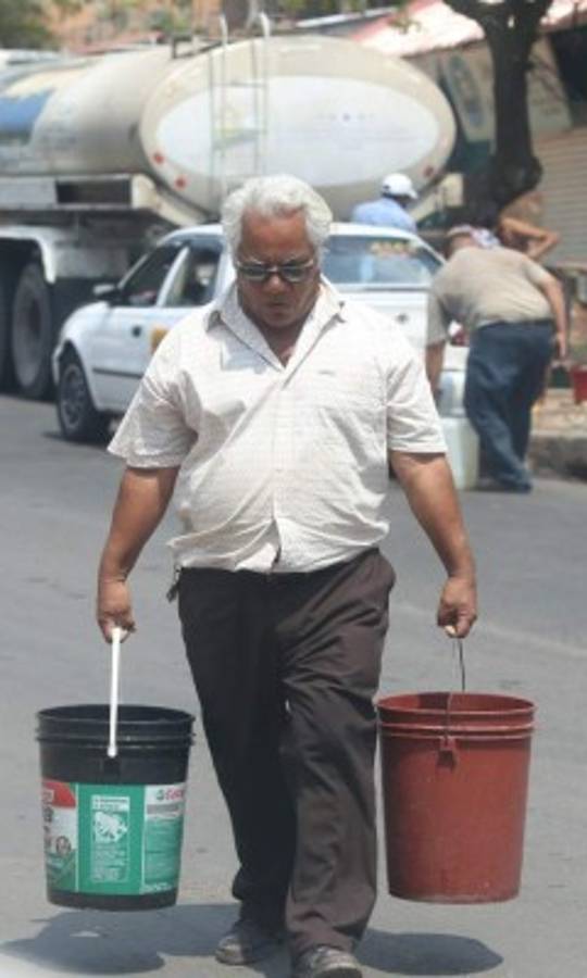 En la capital no hay agua ni para abastecer a los abonados con cisternas