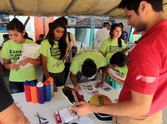 ¡Aplique a las ofertas de becas estudiantiles!