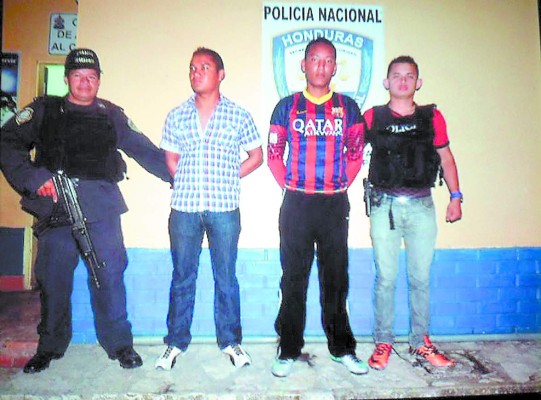 Capturan a dos elementos de la Policía Militar
