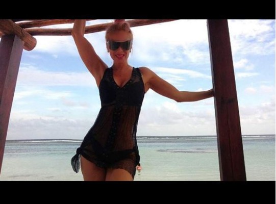 Así luce la escultural Lorena Herrera a sus 50 años