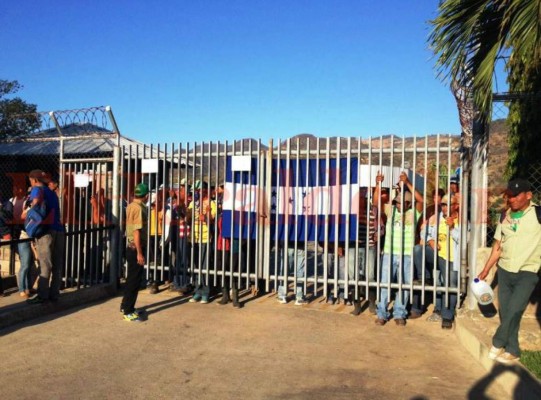 Dos heridos en violenta protesta de obreros en carretera a Orocuina, al sur de Honduras