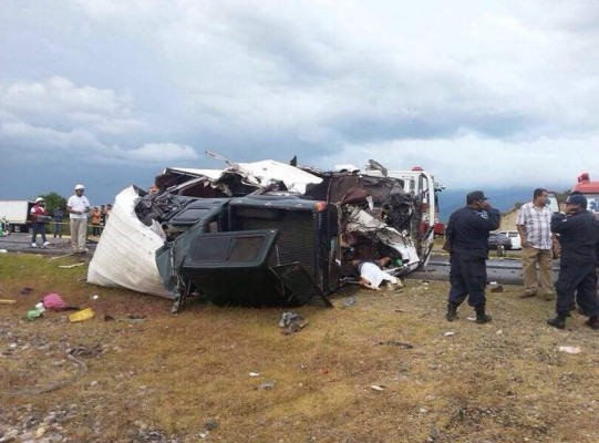 Once muertos deja accidente vial en carretera del norte de Honduras