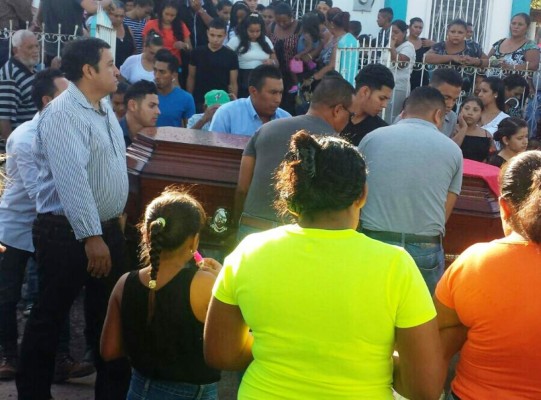 Sepultan a las tres víctimas de masacre en el Hato de Enmedio