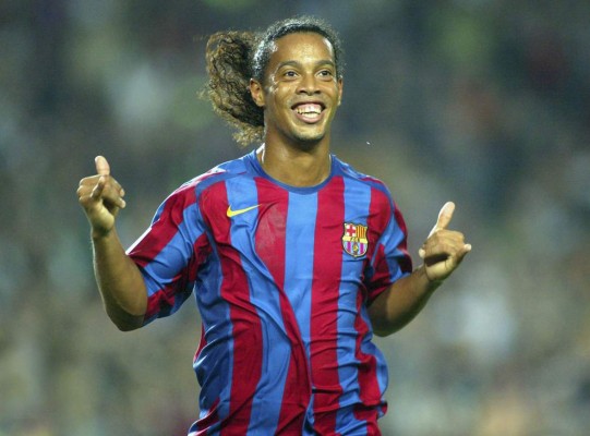 Las ocho camisetas que se puso Ronaldinho en sus 18 años de carrera
