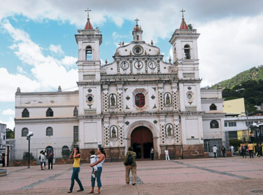 Escenario de plaza Central será una concha acústica