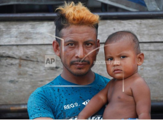 Caravana de 300 migrantes salvadoreños camina en ruta a Estados Unidos