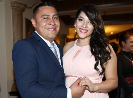 Marvin Fuentes y Carolina Lanza ya son esposos
