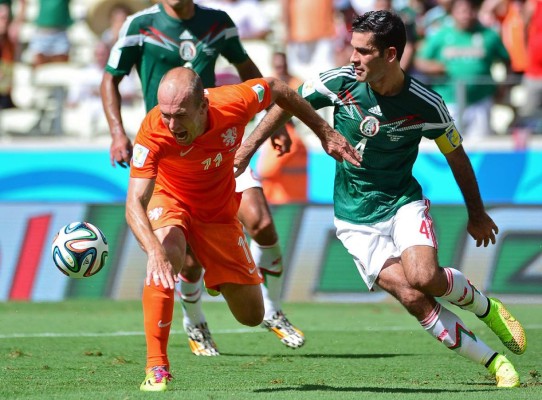 Holanda pasa a cuartos de final del Mundial tras ganar a México 2-1