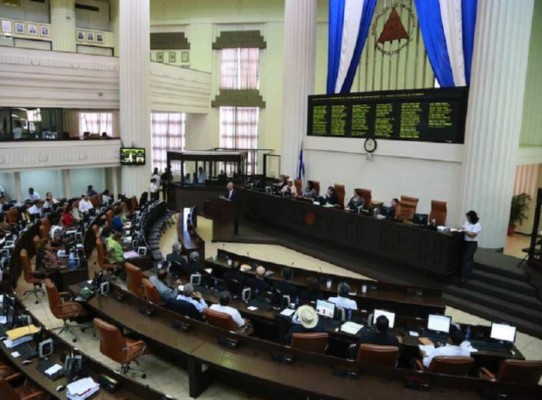 Congreso se declara 'incompetente' para derogar concesión de canal&nbsp;&nbsp;