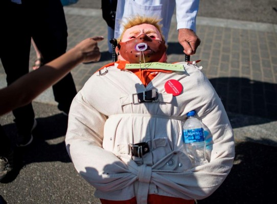 '¡Misión cumplida!' escribió Trump tras los ataques contra objetivos en Siria