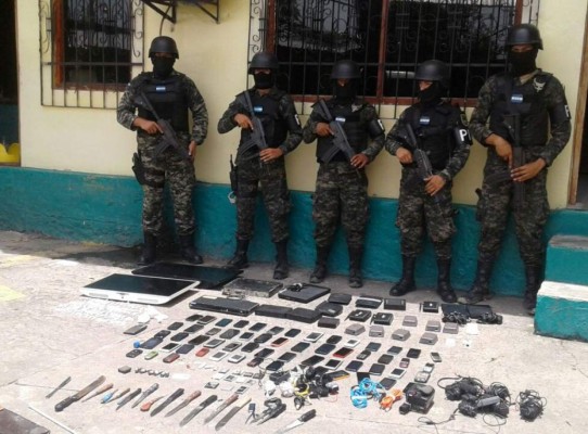 Pura tecnología les hallan a reos del centro penal de San Pedro Sula
