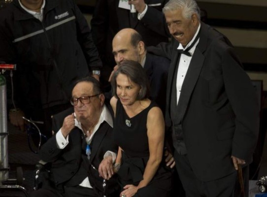 Internan de emergencia al 'Profesor Jirafales'