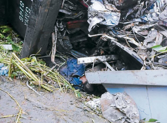 'La bestia” se descarrila y mata a 6 migrantes; 4 son hondureños