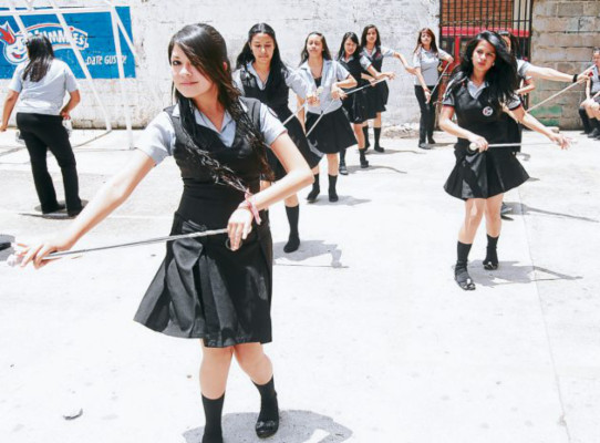 Bandas marciales afinan dinámicas presentaciones