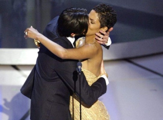 Los besos más polémicos de los famosos