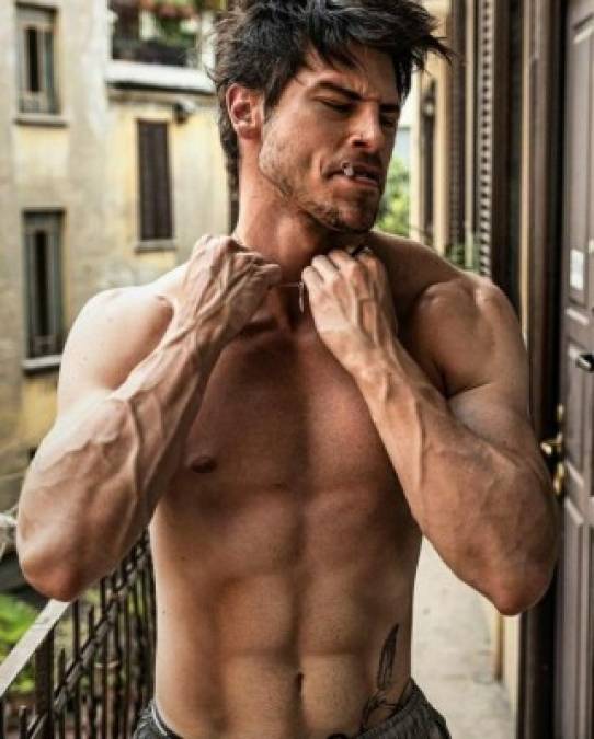 FOTOS: Luca Marchesi, el modelo italiano que lleva meses de entrenamiento de mandíbula