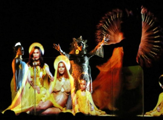 Impactante presentación de Beyonce en los Grammy 2017