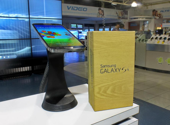 Jetstereo: Samsung Galaxy S4