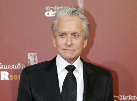 Escandaloso testimonio de exempleada de Michael Douglas que lo acusa de masturbarse en su presencia
