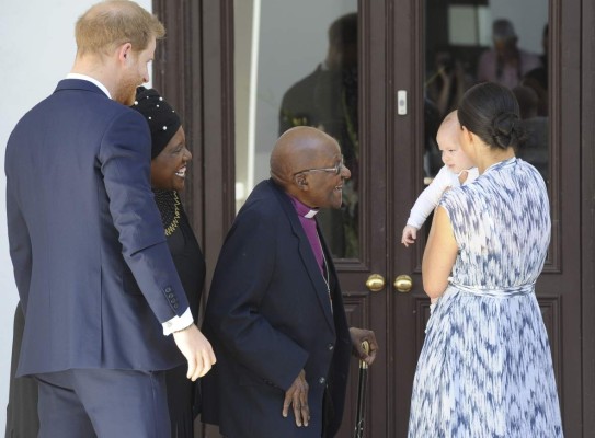 FOTOS: Archie, hijo de Meghan y Harry conquista Sudáfrica en su primera salida oficial   