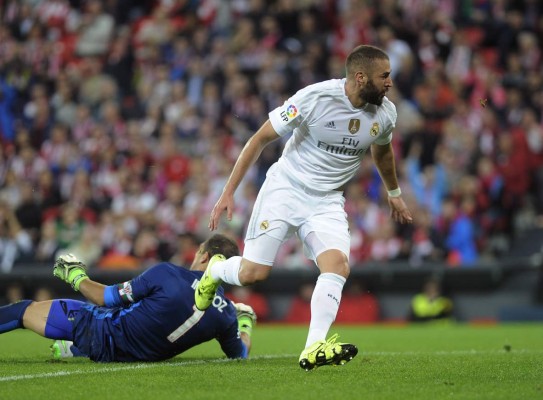 Doblete de Benzema tiene líder al Real Madrid