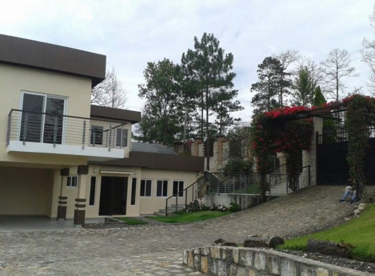 Aseguran casa de playa en Omoa y complejo de apartamentos en El Hatillo a familia Matta