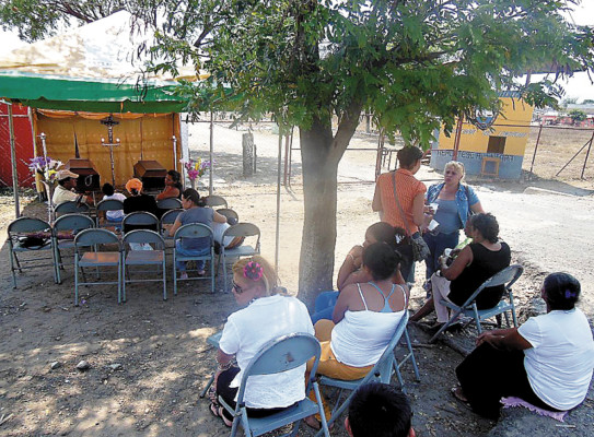 Velan a dos reos en las afueras del penal