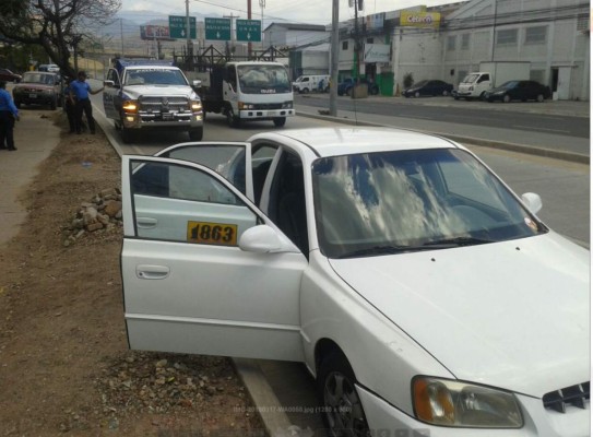 Taxista y pasajera salen heridos tras intento de asalto en la 21 de Octubre