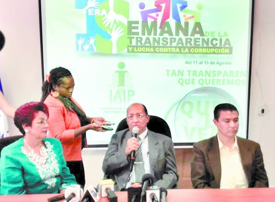 Ebal Díaz retira recusación contra comisionada del IAIP