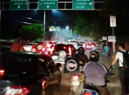Saqueos, protestas y caos vial en la capital y varias ciudades de Honduras