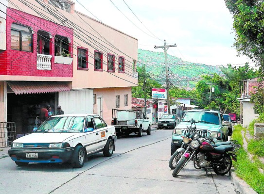 Bajo el acecho de robavehículos la colonia Centroamérica Oeste