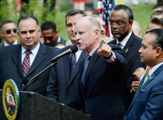 California abriría cargos públicos a inmigrantes sin permiso