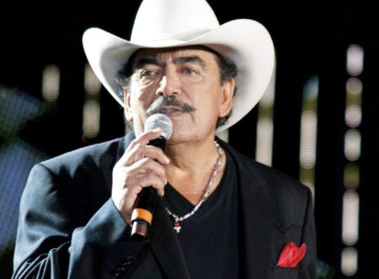 Joan Sebastian: Reconocido cantante y compositor mexicano y uno de los mayores exponentes del género “regional mexicano” murió el 13 de julio por el padecimiento de cáncer en los huesos desde 1999.