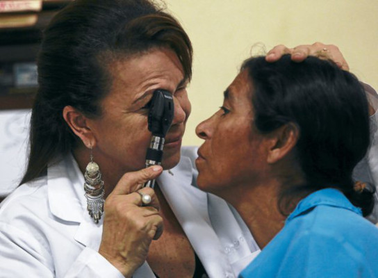 Cien mil hondureños al año recuperan el brillo de sus ojos