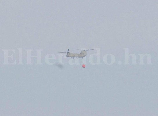 Continúan los trabajos para apagar incendio en El Hatillo