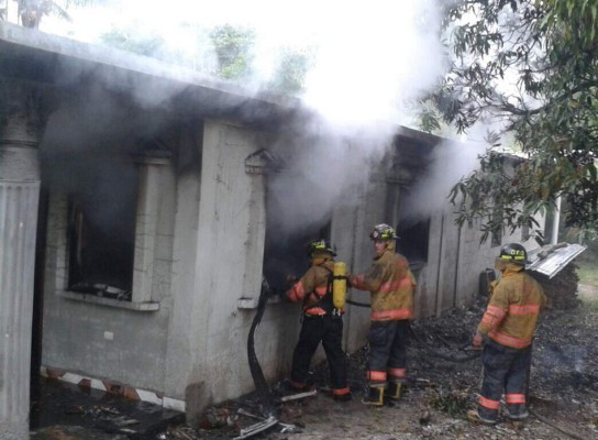 Reducida a cenizas casa donde funcionaba una cohetería en Copán