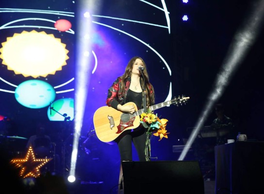 Jesse y Joy enamoraron a los capitalinos con su tour 'Un besito más ”
