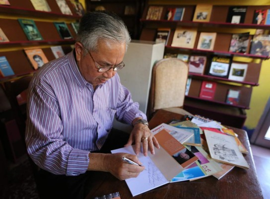 Sentida despedida de familia y amigos al poeta José Adán Castelar