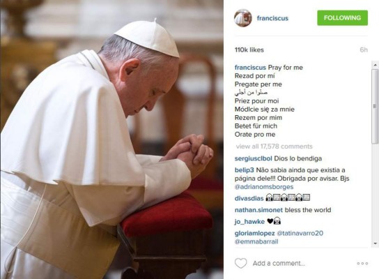 Papa Francisco publica su primera foto en Instagram: de rodillas rezando