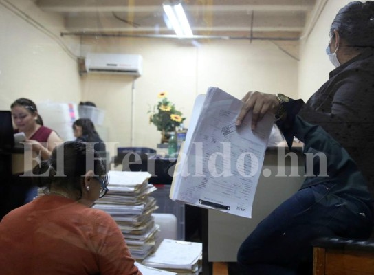 Sigue secuestro de documentos en Salud por compras irregulares de medicinas