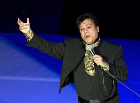 Dvicio se equivoca al presentar Latin Grammy a Juan Gabriel