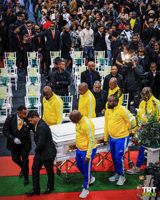 Messi y Cristiano Ronaldo se unen: emotivo funeral del futbolista Jayden Adams