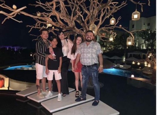 FOTOS: Así es Cristy, la guapa madre de Christian Nodal