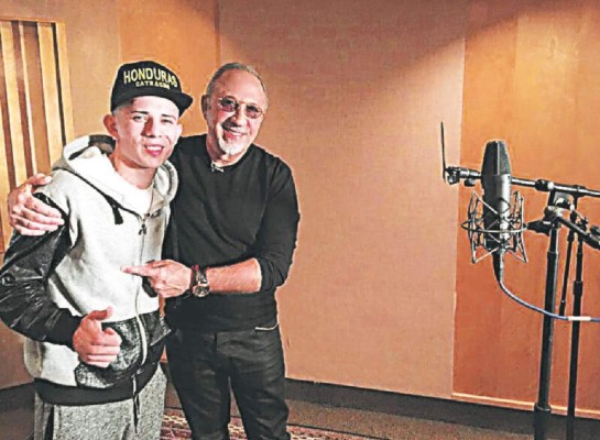 Joven hondureño graba con el exitoso Emilio Estefan