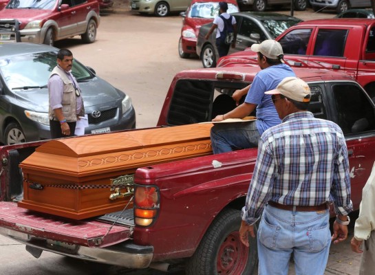 Con torniquetes estrangularon a dos jóvenes hermanos y un amigo en El Lolo