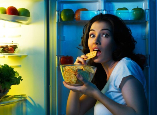 10 alimentos que nunca debes consumir por la noche
