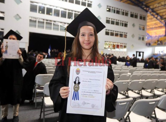 FOTOS: Estas bellas hondureñas obtuvieron su título de la UNAH