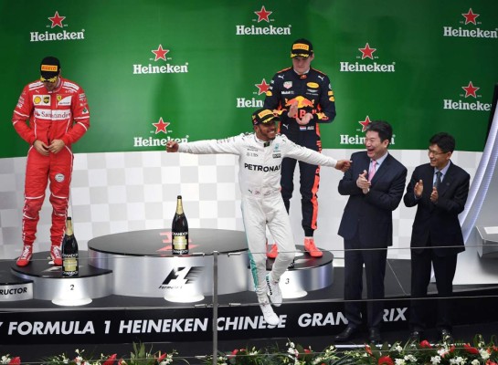 Hamilton se toma la revancha contra Vettel
