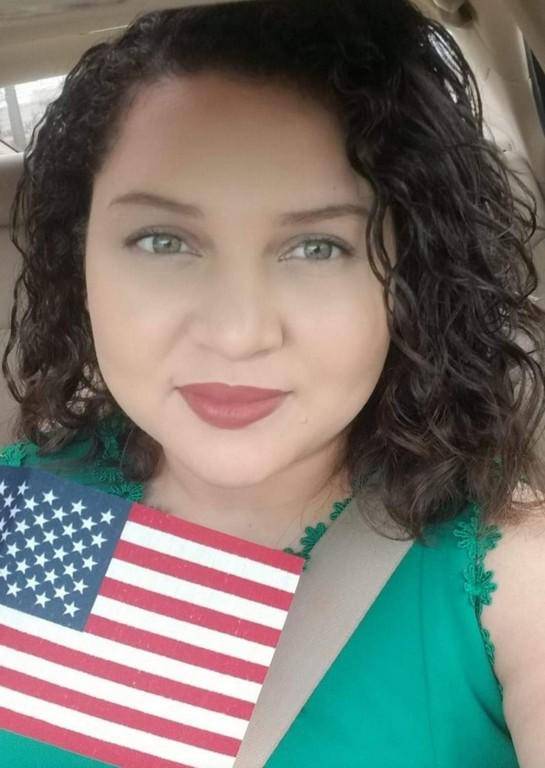 La joven aplicó para convertirse en ciudadana de los Estados Unidos, aquí el momento en el que recibió su ciudadanía.